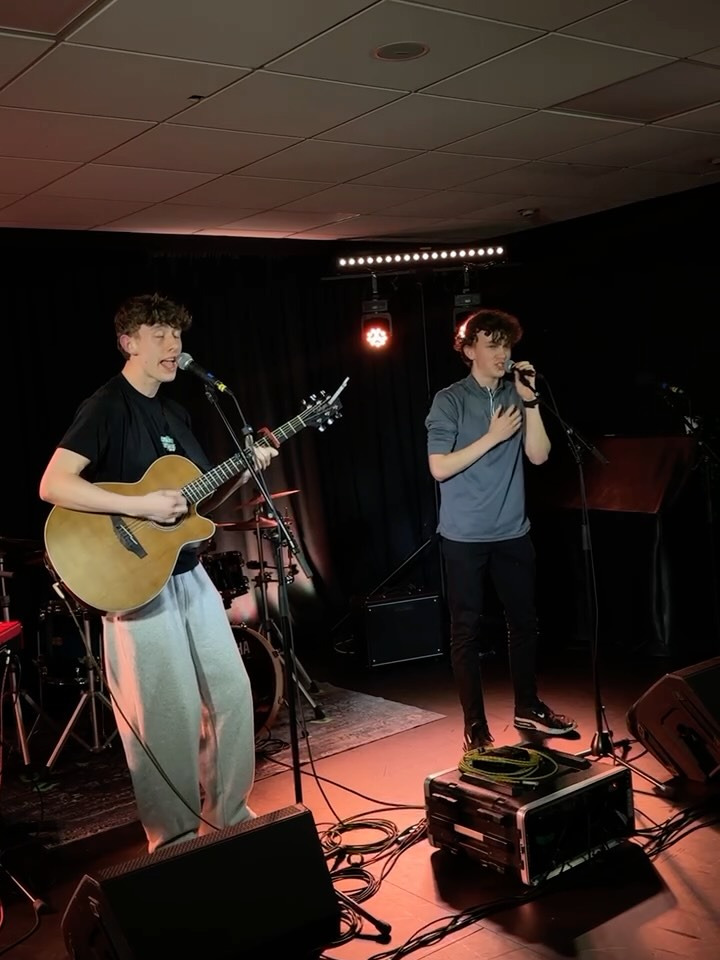 A little glimpse into our last Open Mic 🎤➡️

An incredible showcase of talent - and we get to do it all again this Sunday at @sligoyt 🙌

If you haven’t done so already, you can reserve your space with a (free) ticket via the link in bio.
Participation open to ALL 4th, 5th & 6th years.

#openmic #sligo #youth #themenightacademy #sligoyouththeatre